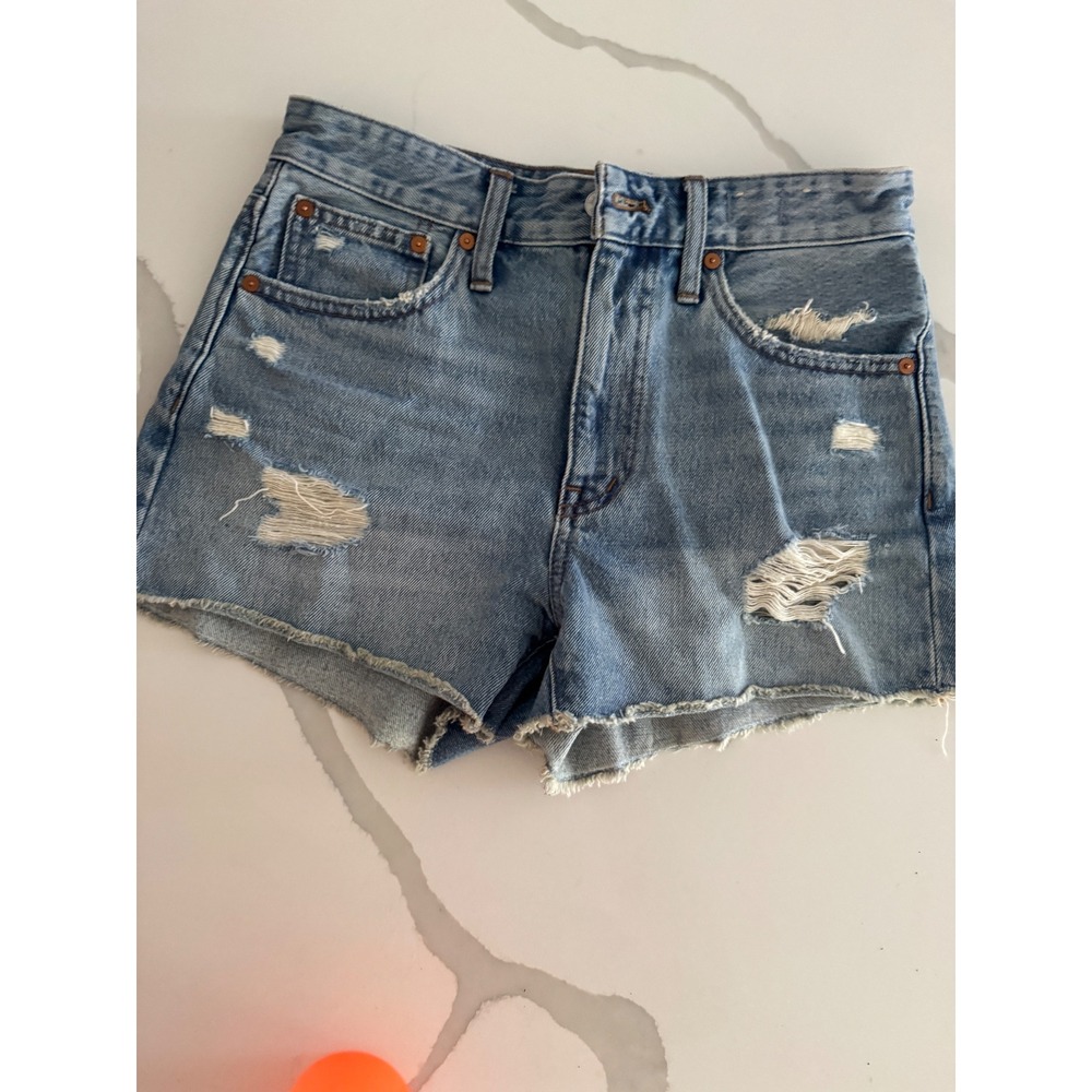 Madewell Relaxed Denim Shorts Light Wash Distressed Raw Hem Size 25 Womens